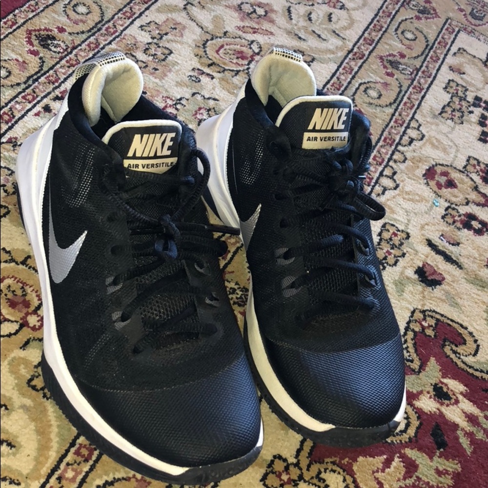 Nike Air Versatile Basketball Shoes